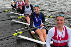 20240505Klara-Menkens-Elin-Kowalik-und-Noel-Streuber-im-JF-4x